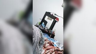 مصرية مسترخية على حب الله مع حبيبها و فجأة يدخل عيرة بطزيها – مشاهدة سكس عربي كامل