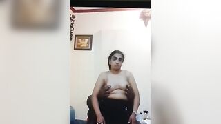 اجابر خادمة في الخليج على الجنس رغما عنها و تصويرها يلعبون ببزازها – مشاهدة سكس عربي كامل